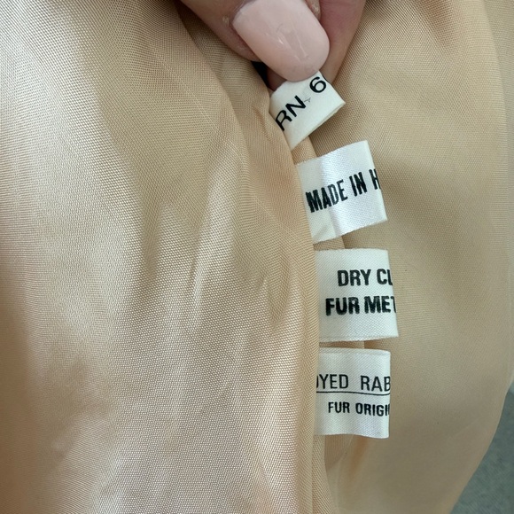 Luxurious Fur Cape in Brown Tones - Picture 6 of 14